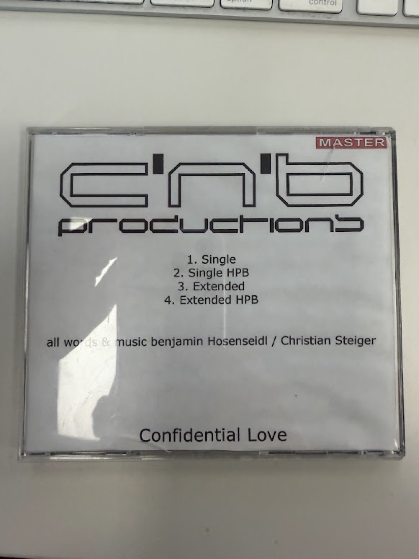 Foto zu Confidential Love