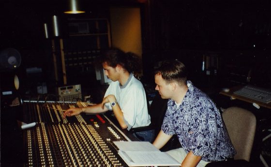 Christian Steiger und Ben Klug am Pult der Calren Studios in March bei Freiburg.
